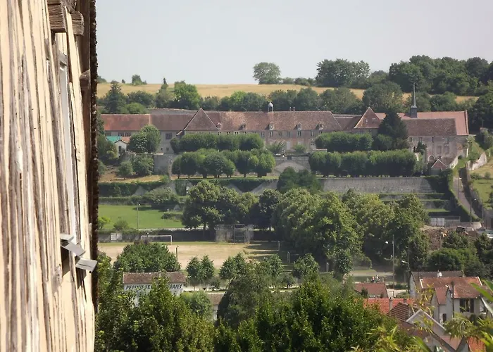 Les Volets Bleus Provins